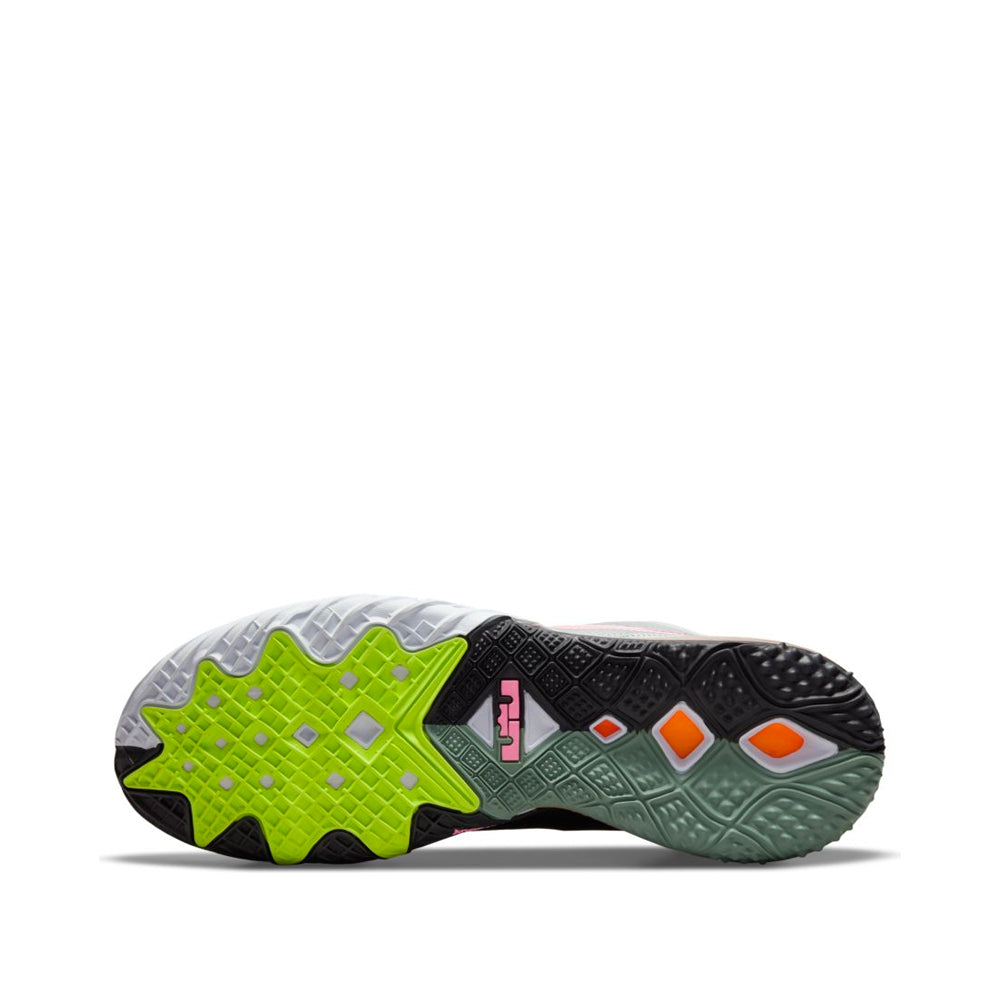 LeBron 18 Low 'Bugs vs Marvin'