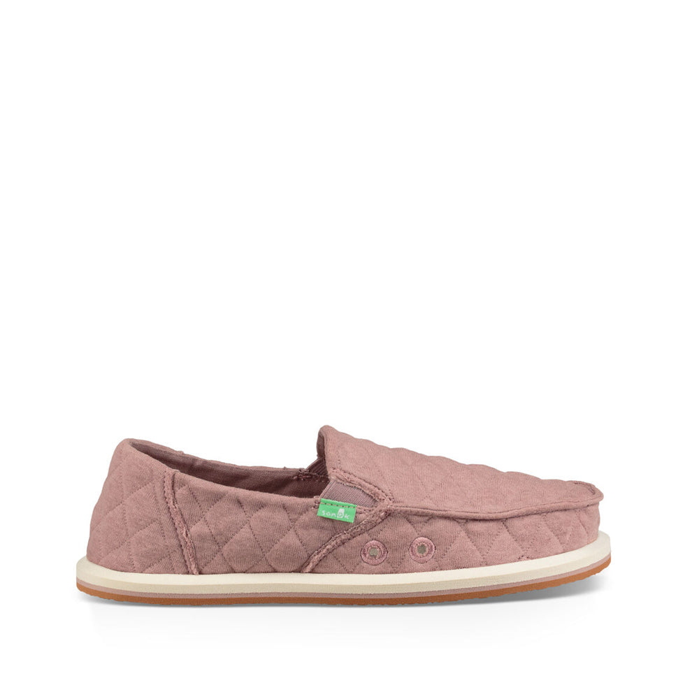 products/SANUK_LIL_DONNA_QUILTED_1106974-WDR_AA_b4169883-86ee-4fbf-9c21-c3ea2b152054.jpg
